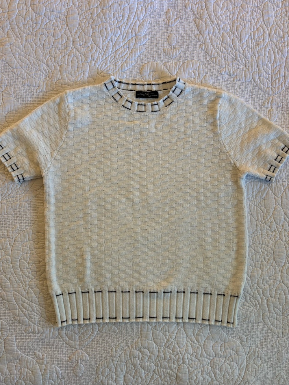Cream Short-Sleeve Textured Sweater with Contrast Trim - Picture 2 of 6